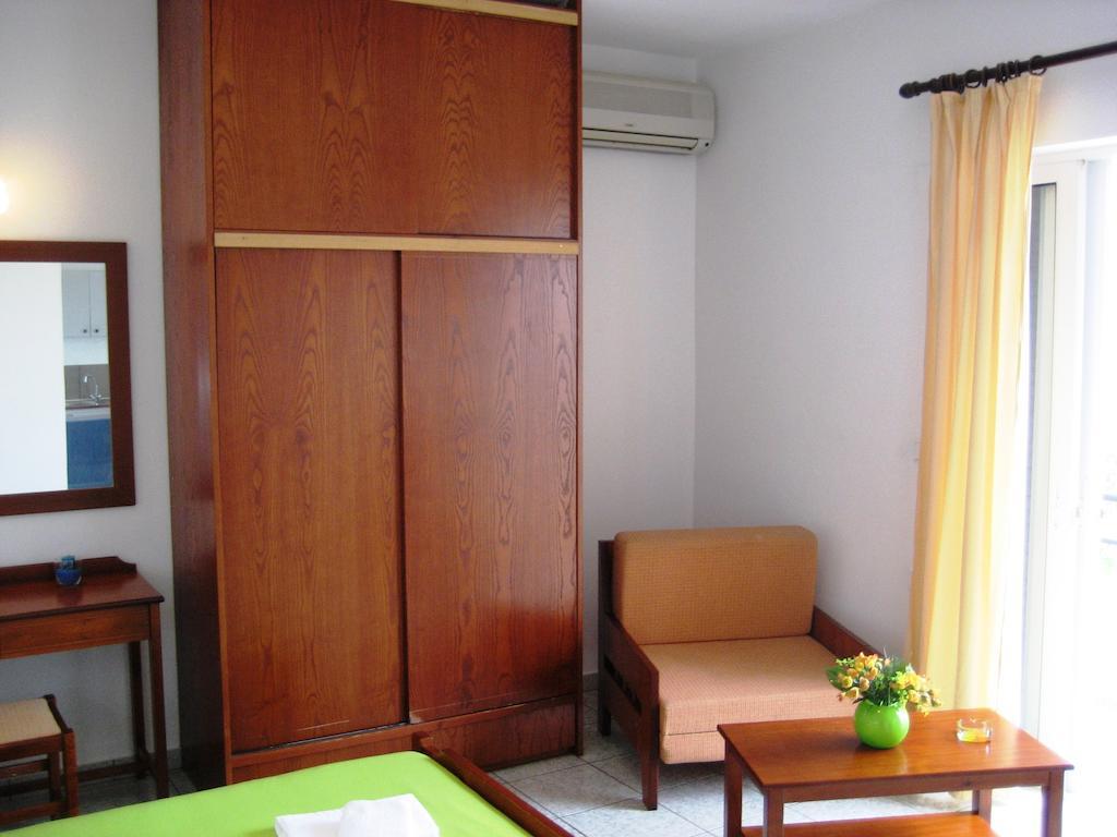 Ouranos Studios Kalamaki Chambre photo